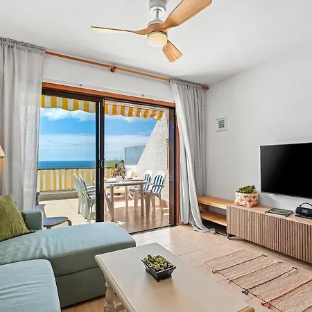 Bright 1br With Ocean Views & Pool Apartmán *