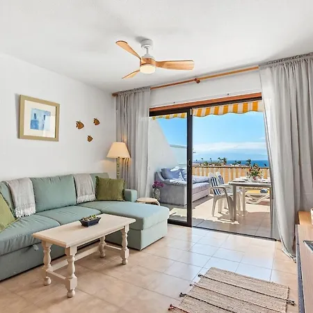 Bright 1br With Ocean Views & Pool Apartmán