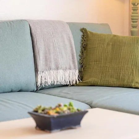 Bright 1br With Ocean Views & Pool Apartmán